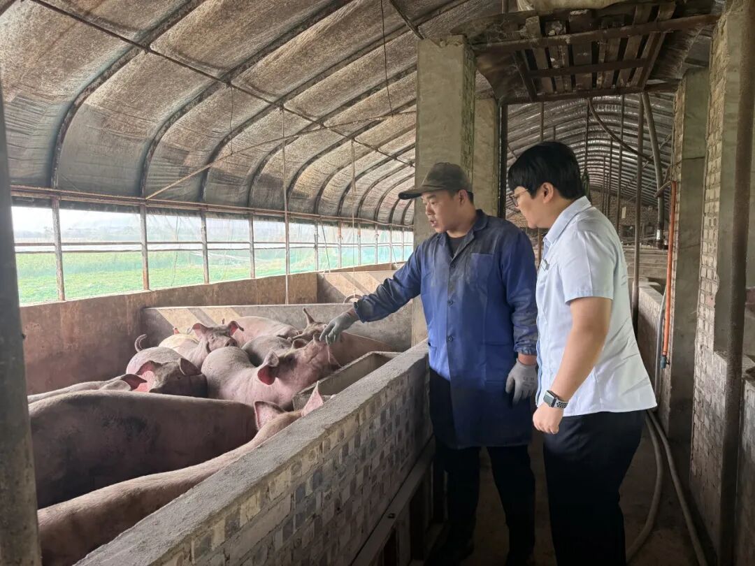 侯马农商银行营业部：上门走访解难题 金融活水润养殖