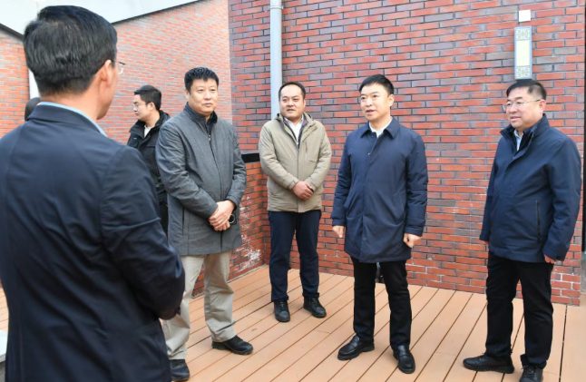 许华伟深入紫砂陶小镇调研示范区建设与紫砂陶产业发展情况